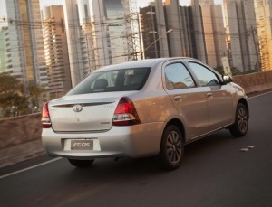 toyota-etios-sedan-platinum-3-620x474