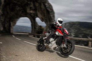 MV AGUSTA Rivale 800 3