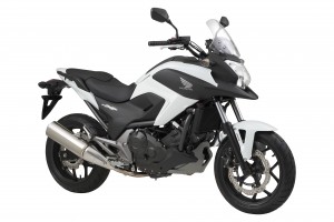 DIVULGA - Honda NC 750X branca 3_4 frente