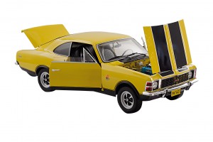 Chevrolet Opala SS 1976 amarelo vira miniatura