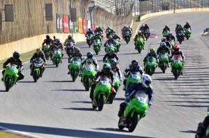 Kawasaki dá início à temporada na motovelocidade brasileira com grandes novidades