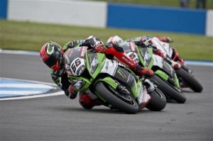 Tom Sykes vence as duas provas
