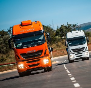SETE LAGOAS, MG - 13.07.2015 - CAMPO DE PROVAS DA IVECO - Sessão de fotos com caminhões da montadora italiana Iveco no campo de provas da fábrica. (Foto: Duda Bairros)