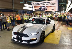 Mustang_Shelby_GT350R-2