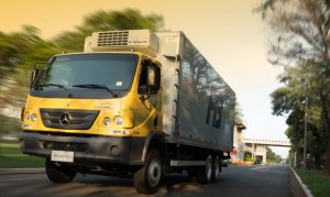 Mercedes-Benz lança caminhão médio