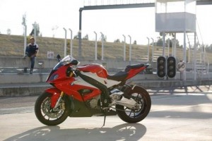 BMW Motorrad oferece rastreador Tracker Moto para novos clientes