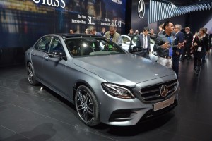 Foto Legenda 01 coluna 0416 Mercedes-Classe-E
