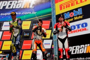 BMW Motorrad Alex Barros Racing estreia com pódio na abertura do SuperBike Brasil