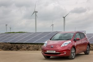 Nissan começa a usar energia solar para produzir carros no Reino Unido