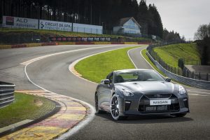 “Nissan GT-R 2017 aparece pela primeira vez no Brasil antes do lançamento”