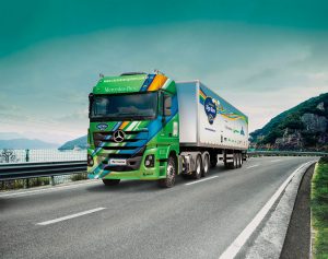 Caminhões Mercedes-Benz retornam às estradas para