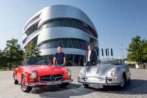 Christian Boucke, Leiter Mercedes-Benz Classic (li.) mit Mercedes-Benz 190 SL und Achim Stejskal, Leiter Porsche Museum (re.) mit Porsche 356 vor dem Mercedes-Benz Museum, Juni 2016  ; Christian Boucke, Head of Mercedes-Benz Classic and Customer Centre with a Mercedes-Benz 190 SL and Achim Stejskal, Head of the Porsche Museum and Historic PR with a Porsche 356 in front of the Mercedes-Benz Museum;
