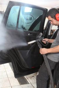 empresa-especializada-oferece-lavagem-sustentavel-de-veiculo-com-sistema-a-vapor