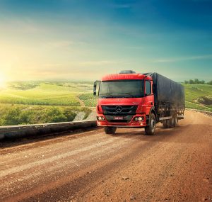 mercedes-benz-lanca-campanha-para-destacar-a-robustez-dos-caminhoes-atego2